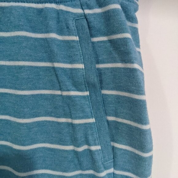 Nike | Girls Striped Sports Shorts - Picture 5 of 6